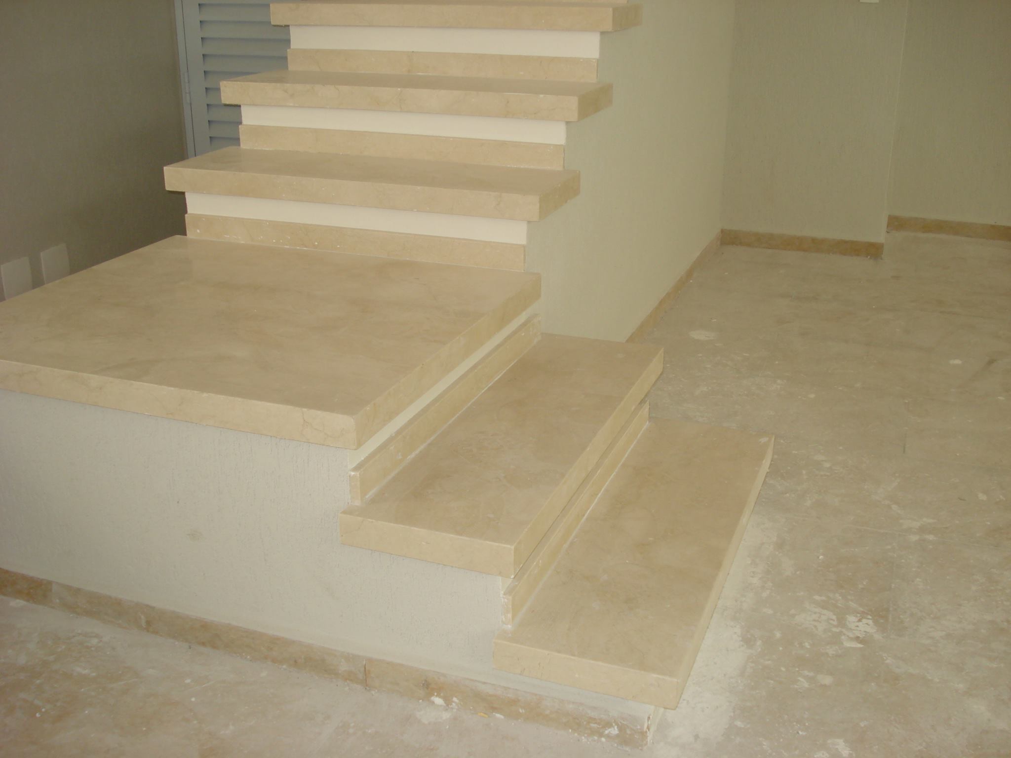 escada em mármore importado granito